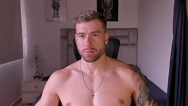 Snapshot of paul_rogerr chatting on 10/18/25, 04:52 paul rogerr online show from 10/18/25, 04:52