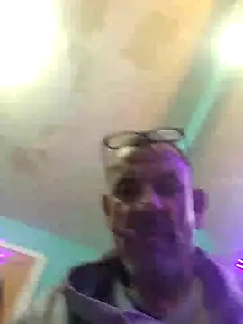 Snapshot of deepstroker42071 chatting on 12/12/24, 01:06 deepstroker42071 online show from 12/12/24, 01:06