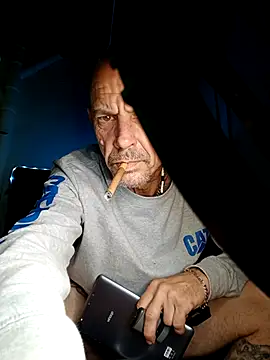 Snapshot of deepstroker42071 chatting on 09/23/25, 05:32 deepstroker42071 online show from 09/23/25, 05:32