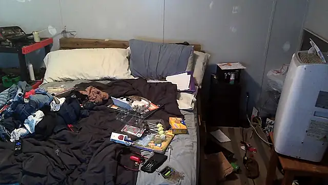 Bi curious86 online show from 10/25/25, 12:18