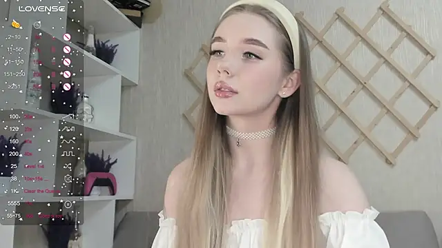 Snapshot of AutoBaby chatting on 11/17/25, 11:38 AutoBaby online show from 11/17/25, 11:38