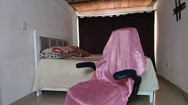 Snapshot of Danna_777 chatting on 09/13/25, 06:29 Danna 777 online show from 09/13/25, 06:29