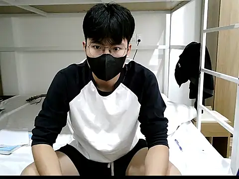 Gwencloudy online show from 10/26/25, 03:23