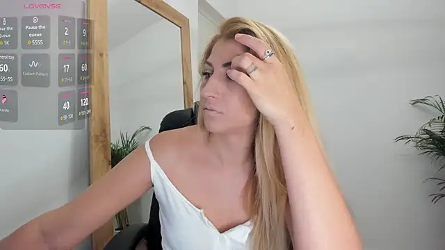 sofiah  online show from 03/21/25, 05:23