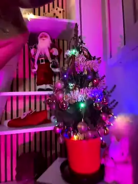 sofiah  online show from 12/20/25, 04:14