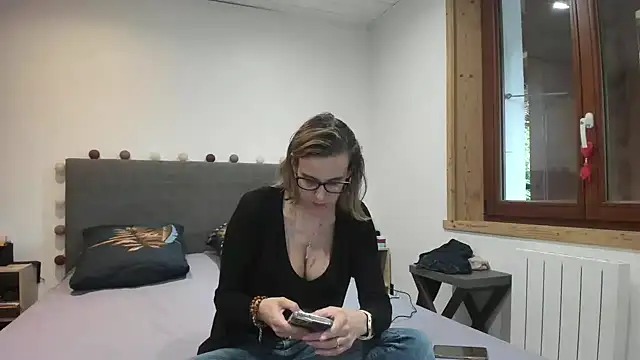 Snapshot of Madame_Callie chatting on 06/09/26, 01:23 Madame Callie online show from 06/09/26, 01:23