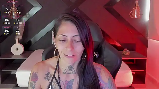 Snapshot of dark_gotica chatting on 01/31/26, 08:18 dark gotica online show from 01/31/26, 08:18