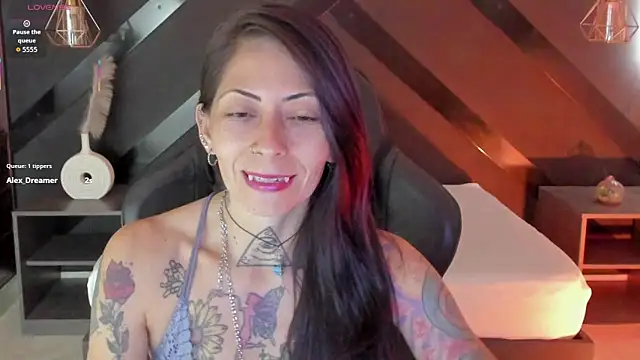 Snapshot of dark_gotica chatting on 02/02/26, 07:12 dark gotica online show from 02/02/26, 07:12