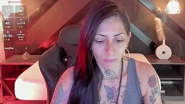 Snapshot of dark_gotica chatting on 02/06/26, 06:55 dark gotica online show from 02/06/26, 06:55