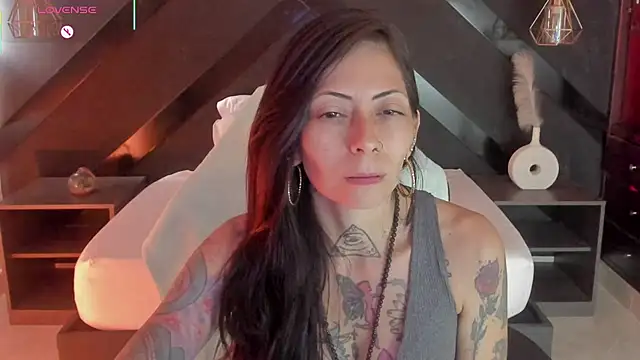 Snapshot of dark_gotica chatting on 02/14/26, 07:32 dark gotica online show from 02/14/26, 07:32