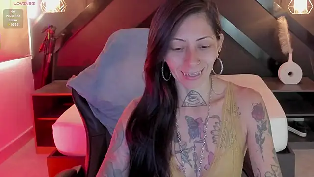 Snapshot of dark_gotica chatting on 02/28/26, 12:28 dark gotica online show from 02/28/26, 12:28