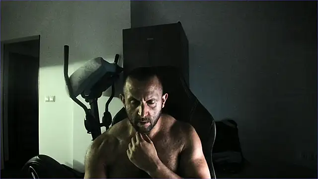 Snapshot of Hugealphabeast chatting on 07/21/26, 06:32 Hugealphabeast online show from 07/21/26, 06:32