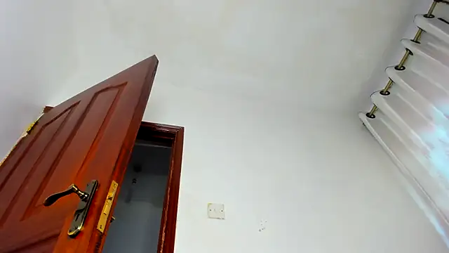 Z-O-E-Y online show from 12/05/25, 11:30