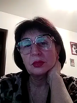 Snapshot of AlbinaXPretty chatting on 12/14/24, 03:58 AlbinaXPretty online show from 12/14/24, 03:58