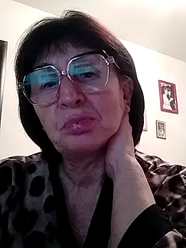 Snapshot of AlbinaXPretty chatting on 12/15/24, 02:27 AlbinaXPretty online show from 12/15/24, 02:27
