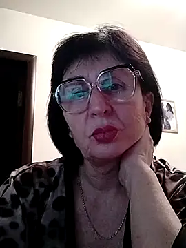 Snapshot of AlbinaXPretty chatting on 12/22/24, 02:27 AlbinaXPretty online show from 12/22/24, 02:27