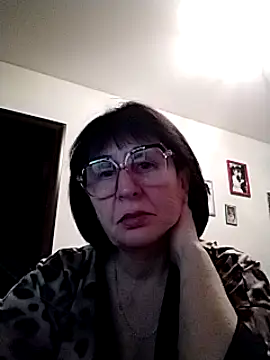 Snapshot of AlbinaXPretty chatting on 12/31/24, 06:24 AlbinaXPretty online show from 12/31/24, 06:24