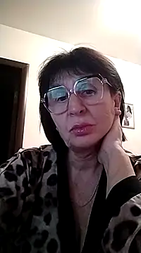 Snapshot of AlbinaXPretty chatting on 01/11/25, 08:21 AlbinaXPretty online show from 01/11/25, 08:21