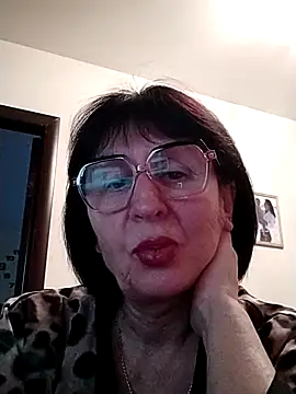 Snapshot of AlbinaXPretty chatting on 01/12/25, 01:48 AlbinaXPretty online show from 01/12/25, 01:48