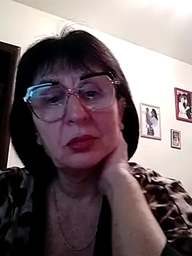 Snapshot of AlbinaXPretty chatting on 01/12/25, 07:42 AlbinaXPretty online show from 01/12/25, 07:42