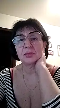 Snapshot of AlbinaXPretty chatting on 02/10/25, 08:10 AlbinaXPretty online show from 02/10/25, 08:10