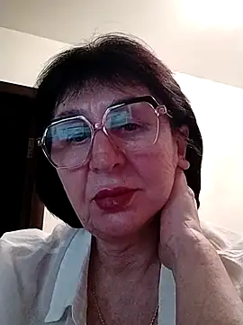 Snapshot of AlbinaXPretty chatting on 03/07/25, 07:49 AlbinaXPretty online show from 03/07/25, 07:49