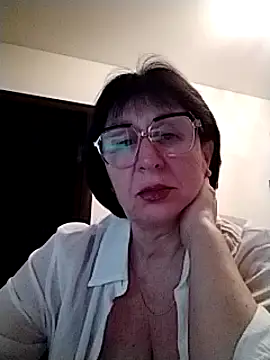 Snapshot of AlbinaXPretty chatting on 03/08/25, 05:33 AlbinaXPretty online show from 03/08/25, 05:33