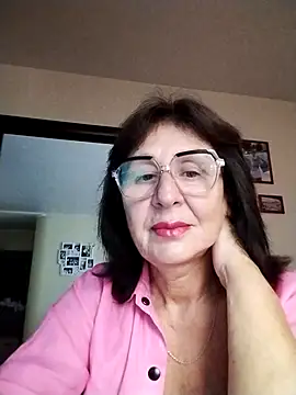 Snapshot of AlbinaXPretty chatting on 09/24/25, 08:28 AlbinaXPretty online show from 09/24/25, 08:28