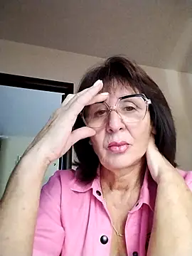 Snapshot of AlbinaXPretty chatting on 09/28/25, 07:25 AlbinaXPretty online show from 09/28/25, 07:25
