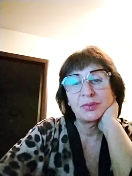 Snapshot of AlbinaXPretty chatting on 10/21/25, 05:46 AlbinaXPretty online show from 10/21/25, 05:46