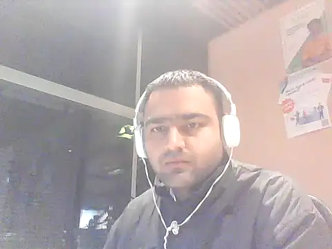 Snapshot of JohnBond009 chatting on 01/17/25, 05:19 JohnBond009 online show from 01/17/25, 05:19