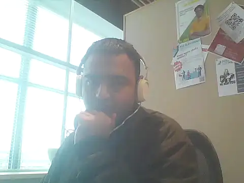 Snapshot of JohnBond009 chatting on 01/22/25, 11:56 JohnBond009 online show from 01/22/25, 11:56