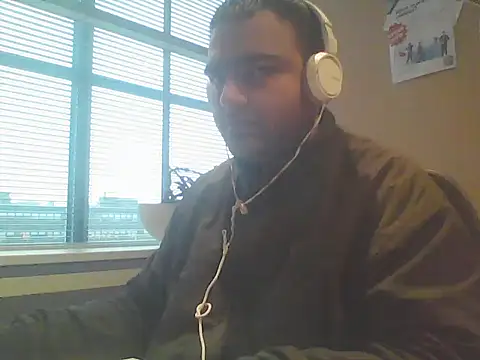 Snapshot of JohnBond009 chatting on 01/23/25, 03:22 JohnBond009 online show from 01/23/25, 03:22