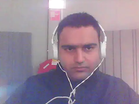 Snapshot of JohnBond009 chatting on 01/26/25, 05:55 JohnBond009 online show from 01/26/25, 05:55
