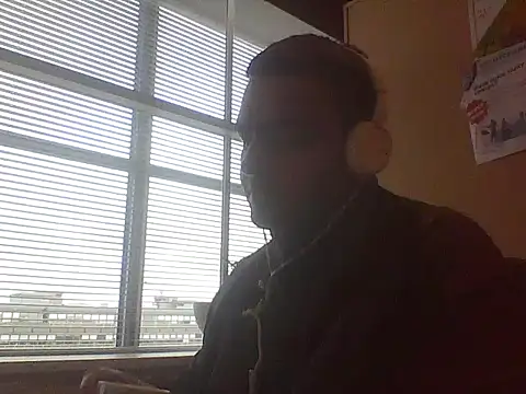 Snapshot of JohnBond009 chatting on 01/29/25, 01:28 JohnBond009 online show from 01/29/25, 01:28