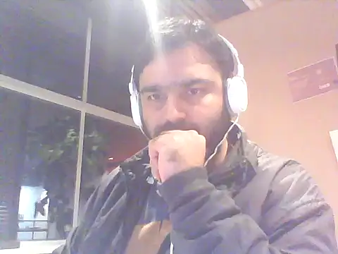 Snapshot of JohnBond009 chatting on 04/15/26, 07:58 JohnBond009 online show from 04/15/26, 07:58