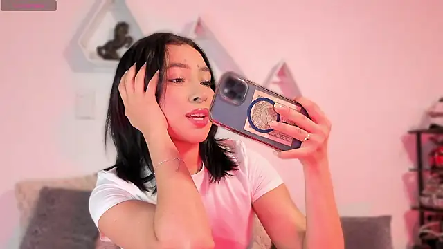 Snapshot of valerycolins chatting on 02/27/26, 03:39 valerycolins online show from 02/27/26, 03:39