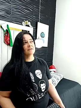 lucia vonne  online show from 12/18/24, 11:34