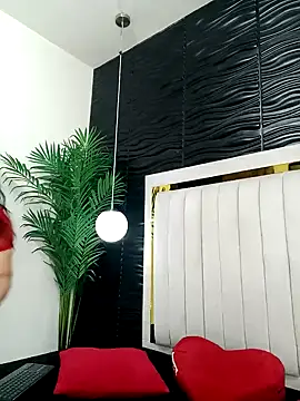 lucia vonne  online show from 01/22/25, 11:45