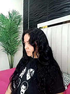 lucia vonne  online show from 02/04/25, 11:16