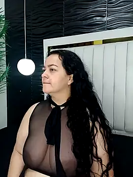 lucia vonne  online show from 02/12/25, 11:40