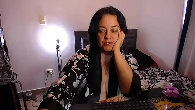 lucia vonne  online show from 07/27/26, 07:32