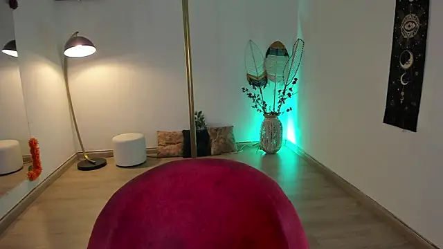 Snapshot of Kat_Art chatting on 12/24/24, 02:43 Kat Art online show from 12/24/24, 02:43