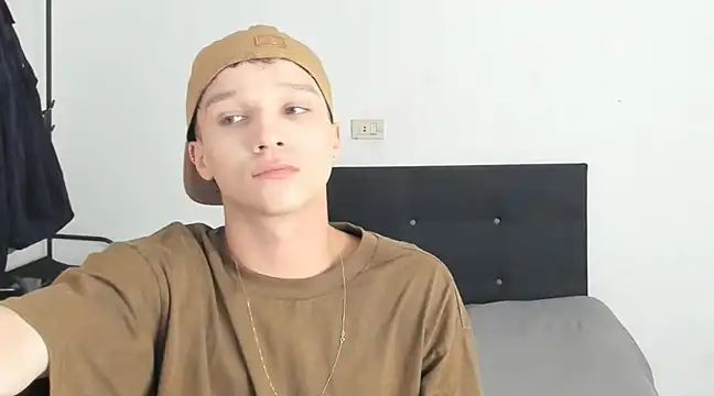 Snapshot of angelcortes chatting on 12/23/24, 10:01 angelcortes online show from 12/23/24, 10:01