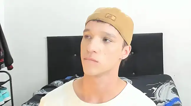 Snapshot of angelcortes chatting on 01/16/25, 02:08 angelcortes online show from 01/16/25, 02:08