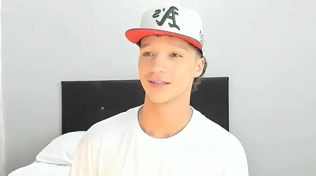 Snapshot of angelcortes chatting on 03/02/25, 04:42 angelcortes online show from 03/02/25, 04:42