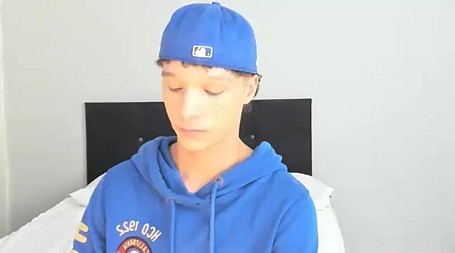 Snapshot of angelcortes chatting on 03/04/25, 11:51 angelcortes online show from 03/04/25, 11:51