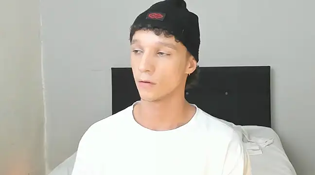 Snapshot of angelcortes chatting on 03/13/25, 09:05 angelcortes online show from 03/13/25, 09:05