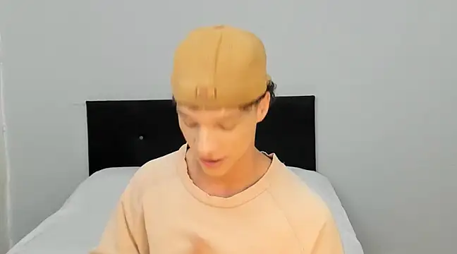 Snapshot of angelcortes chatting on 03/15/25, 12:13 angelcortes online show from 03/15/25, 12:13