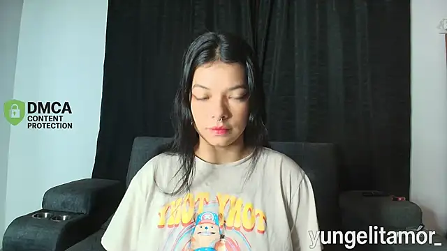 yungelitamor  online show from 10/26/25, 05:02